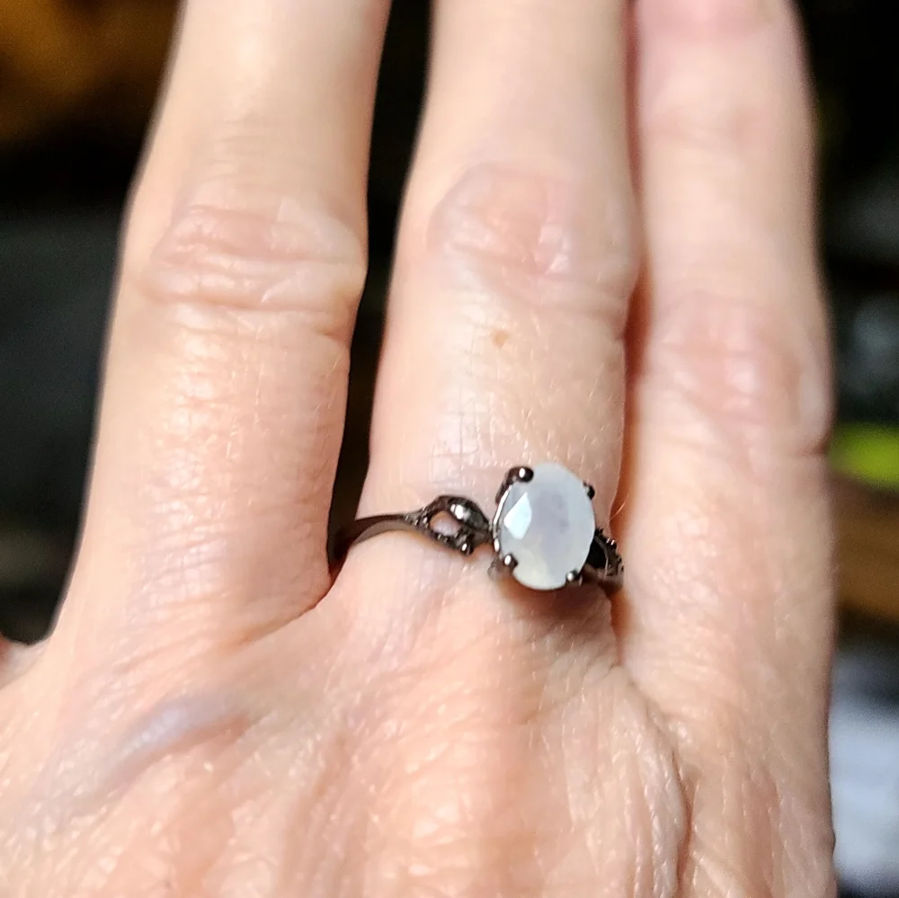 Stunning Moonstone sterling & Rhodium ring sz7.75 - Picture 4 of 8